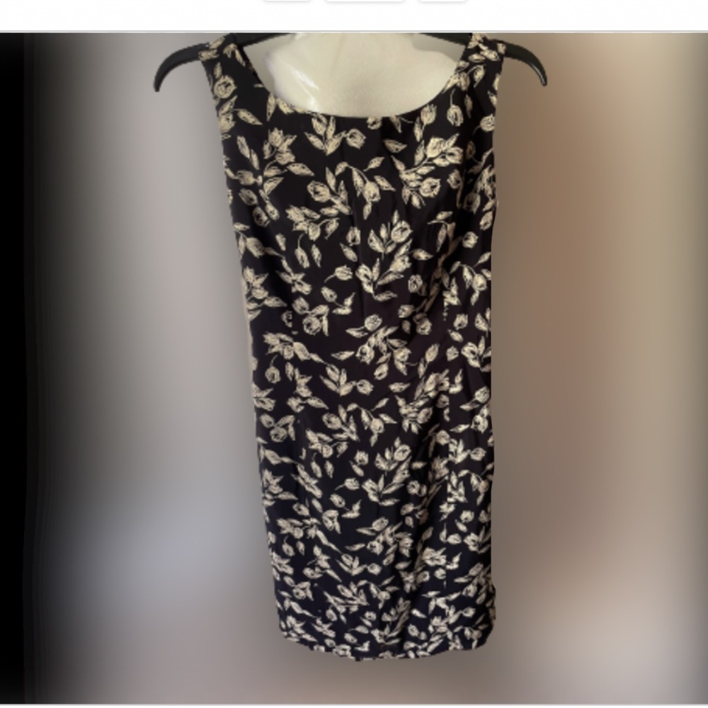 Tahari Sheath dress size 4 petite